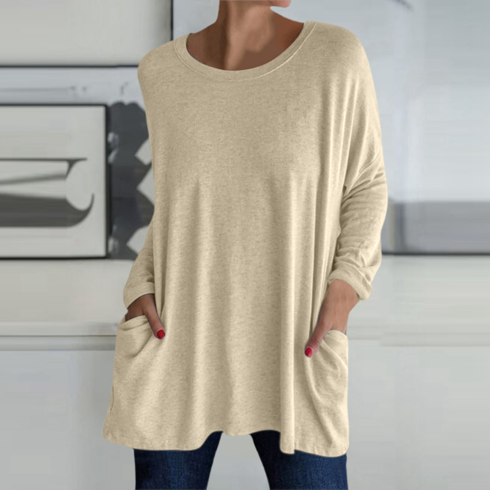 thumbnail image 2 of Camiseta de manga larga con cuello redondo y bolsillos para mujer: color liso, tejido elástico suave, camiseta larga informal para el día a día y la playa., 2 of 5